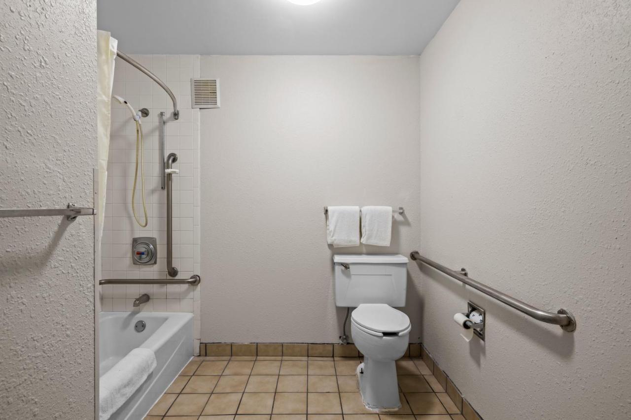 Garnet Inn & Suites, Morehead City Near Atlantic Beach Номер фото